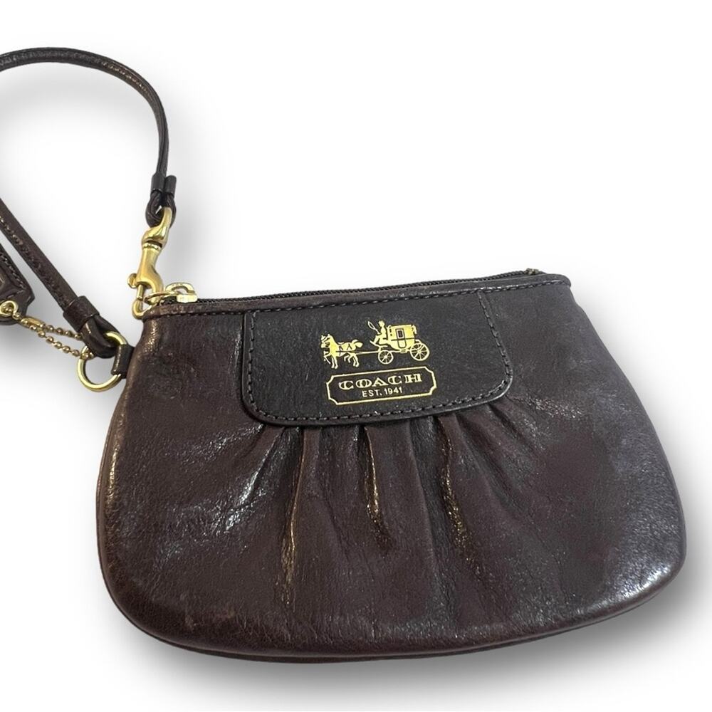 COACH WRISTLET in brown leather with Gold Tone hardware and COACH LOGO TAG - Picture 16 of 16